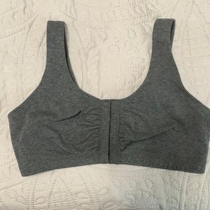 Fruit of the Loom front closure bra. Size 36. Gray